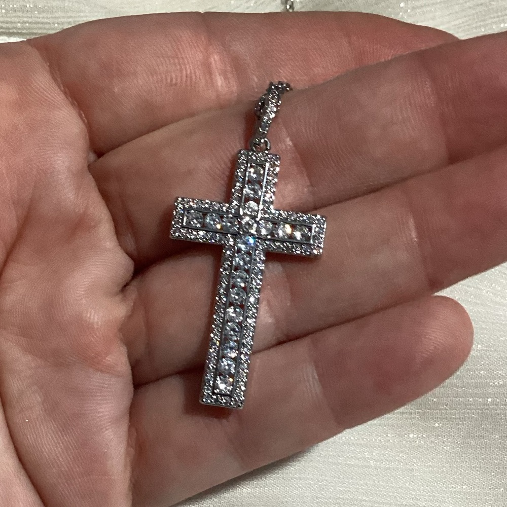 ✝️ Beautiful Sparkling CZ Diamond Cross Pendant Necklace